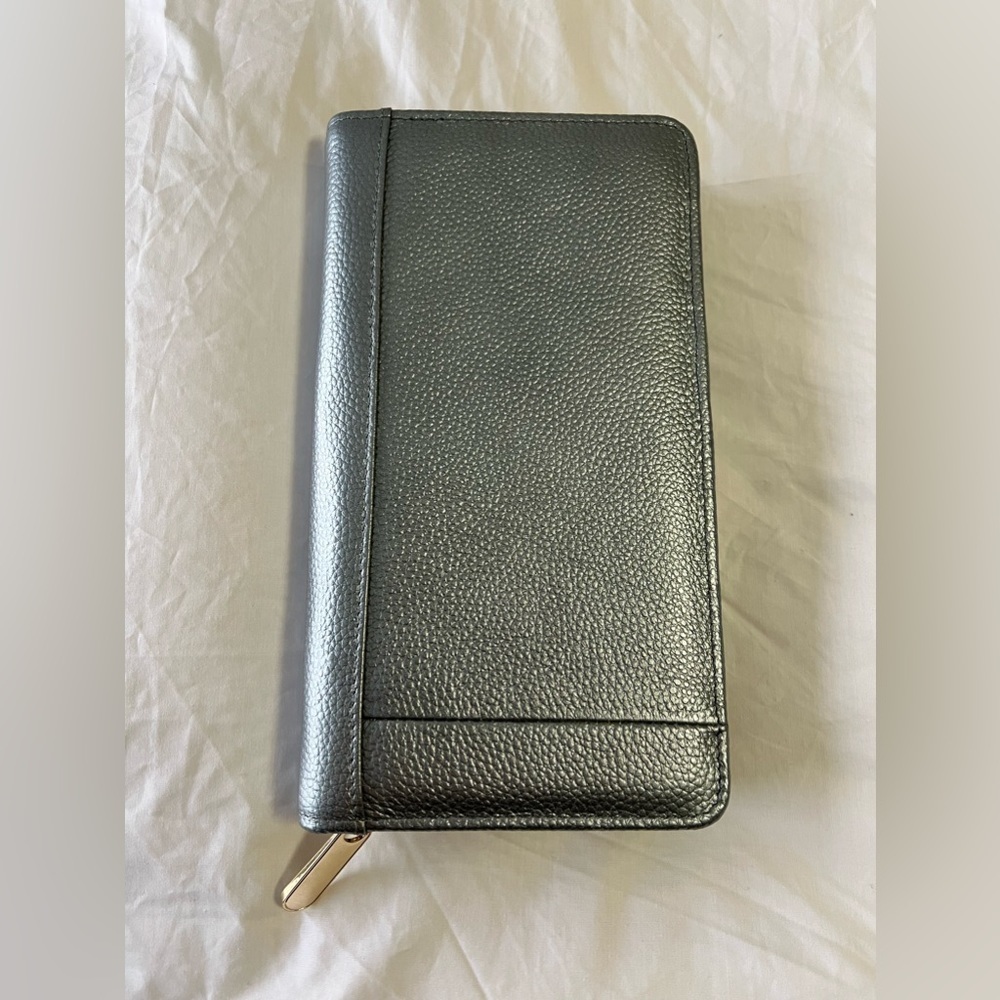 Rogue Industries | Zip Around Travel Leather Cell Phone Wallet | Silver